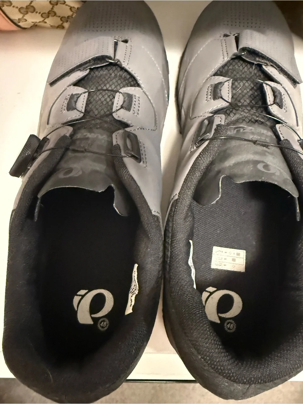 Men's Gray Pearl Izumi Cycling Shoes Clip In Cleats